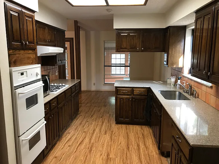 11203 Oak View Dr — Photo 16