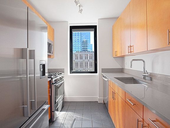 3rd image of 420 W 42nd St APT 38B