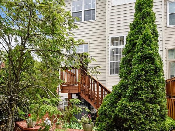 5th image of 427 Stanton Pl