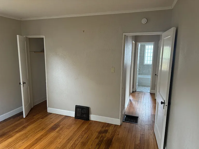 613 Morton Ave — Photo 9