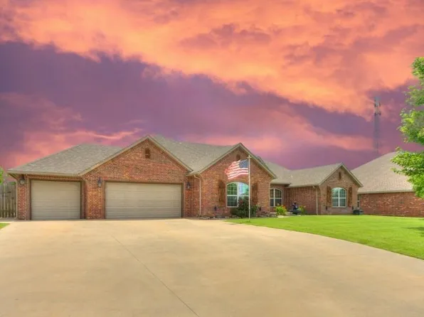 7642 McKenzie Cir, Edmond, OK 73025
