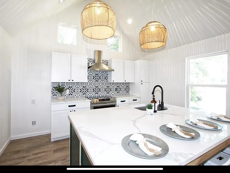 821 Hale St — Photo 18
