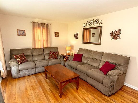 4th image of 447 E 329th St