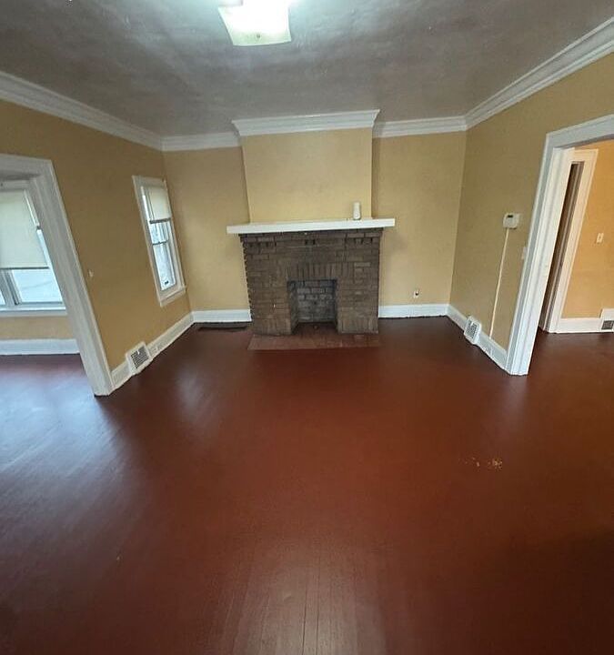 1st image of 1633 Eddington Rd #1