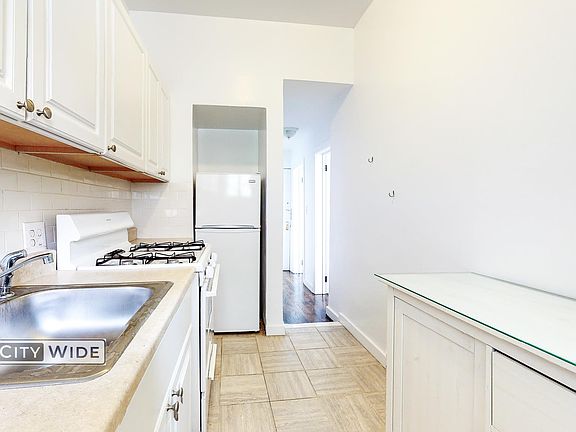 3rd image of 985 Lexington Ave #3E