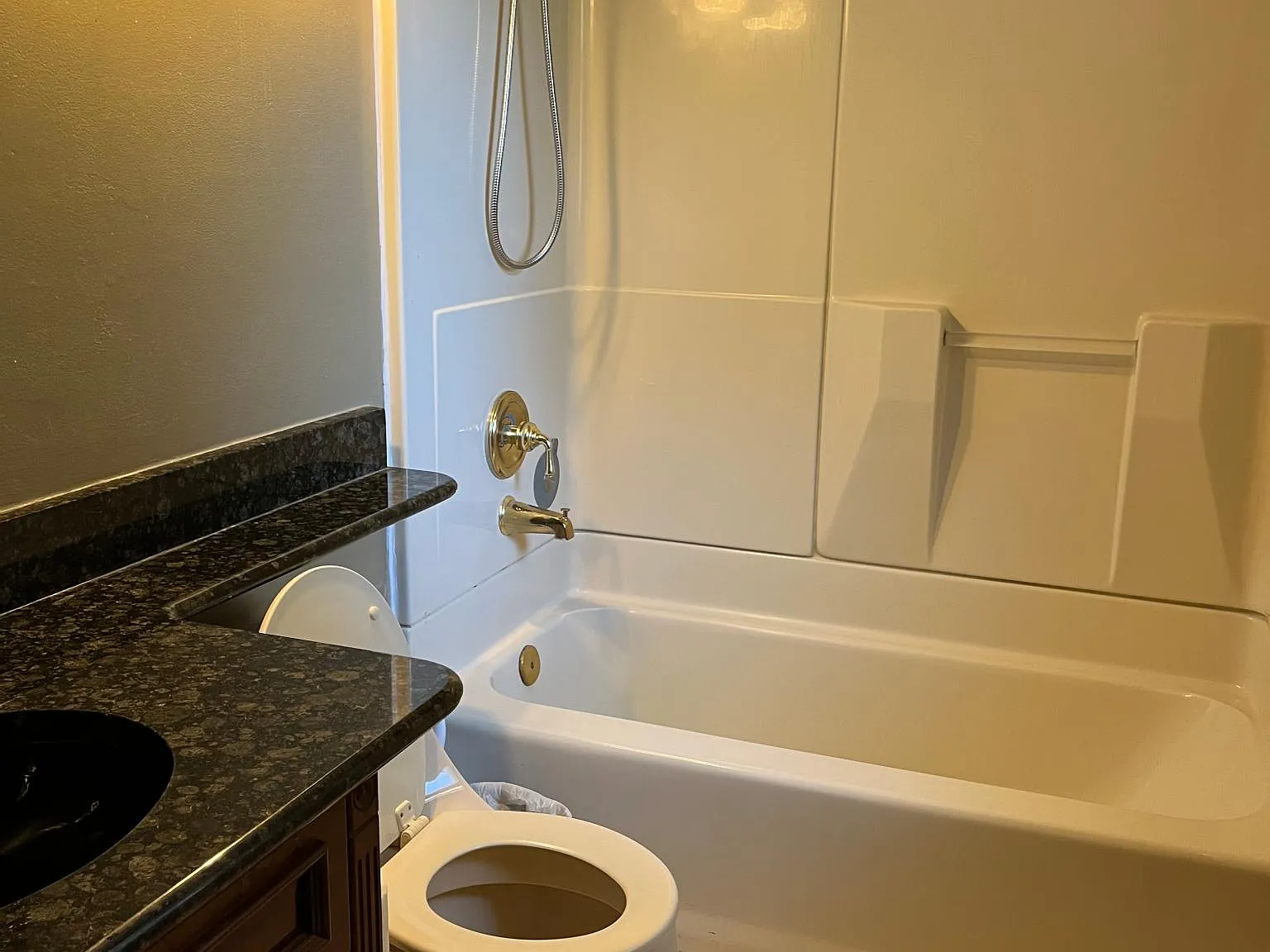 4 bed, 2230 sqft, $3,900 — Photo 4