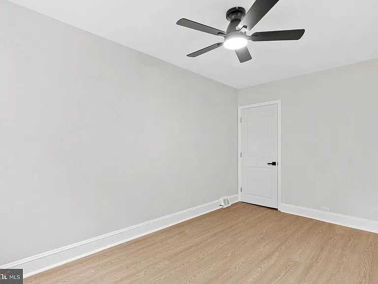 35 E Collom St — Photo 22
