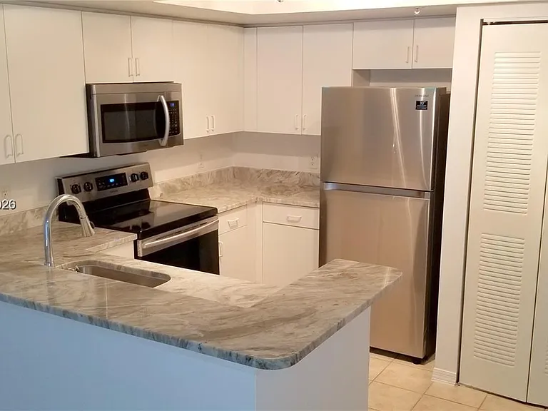4195 N Haverhill Rd #303 — Photo 5