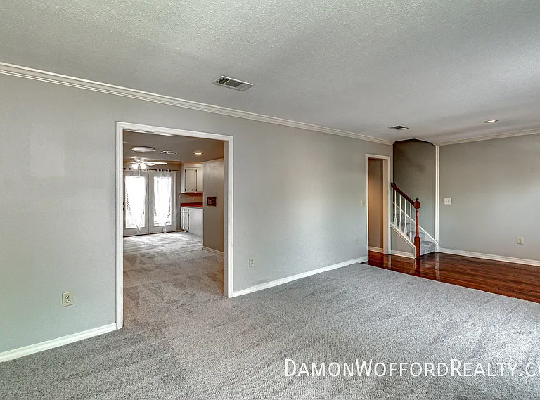 1435 Roxbury Ct — Photo 16