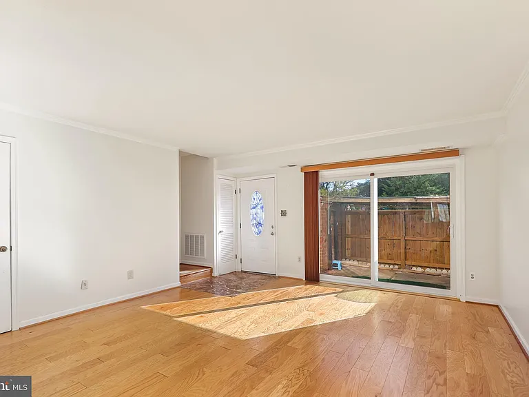 609 Jefferson St #18 — Photo 8