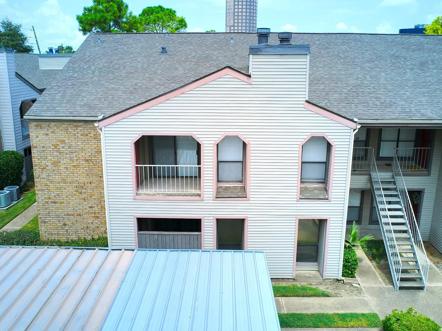 2 bed, 2.0 bath, 1046 sqft, $1,750 — Photo 2