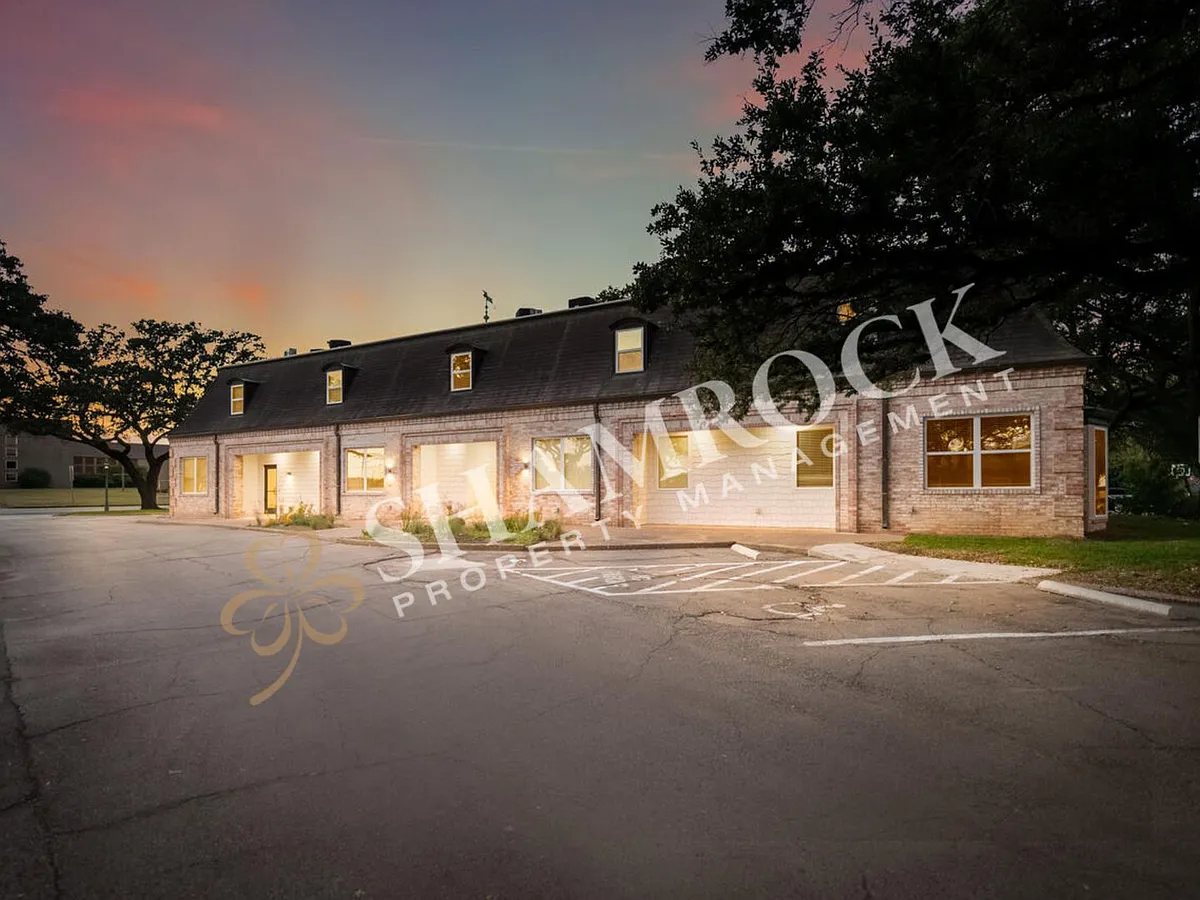 Building Photo - 701 N New Rd #201