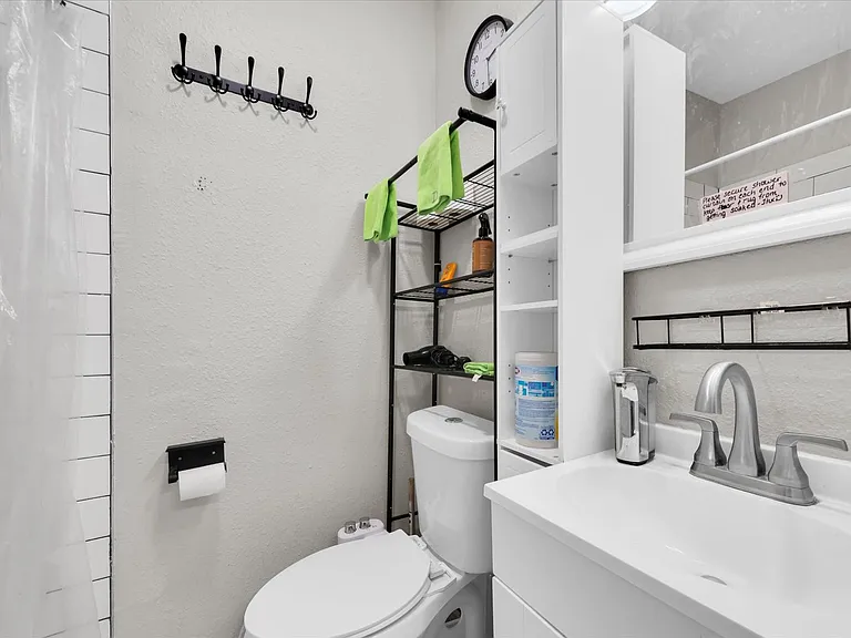 1349 Woodbine St — Photo 22