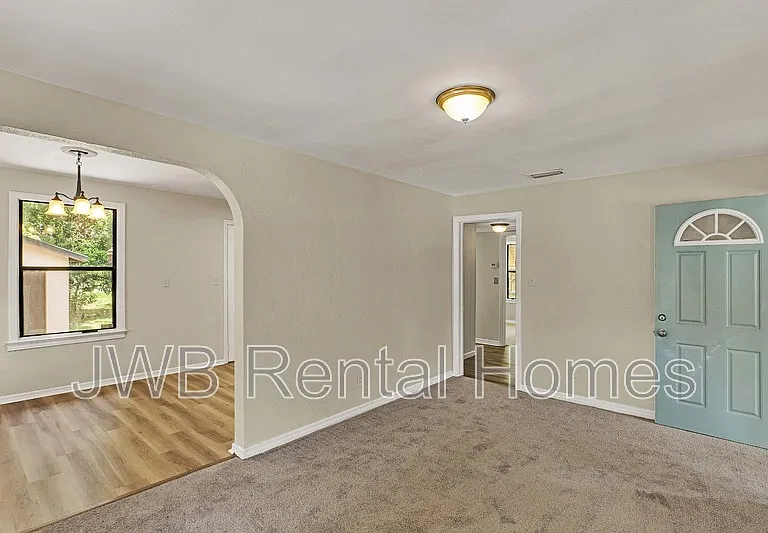 3825 Division St — Photo 5