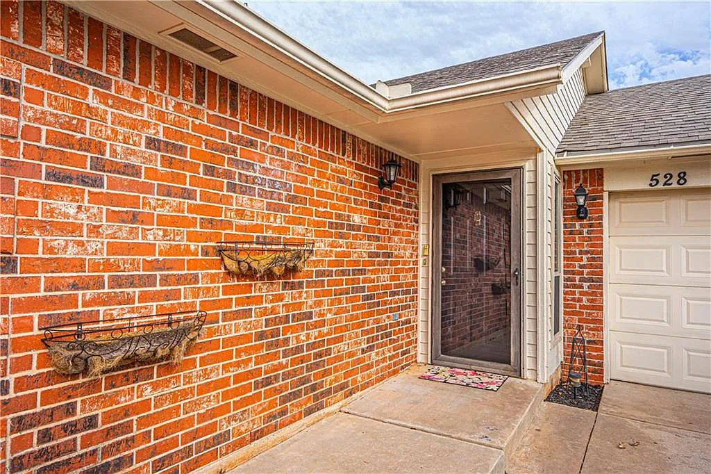 2 bed, 2.0 bath, 1071 sqft, $1,350 — Photo 3