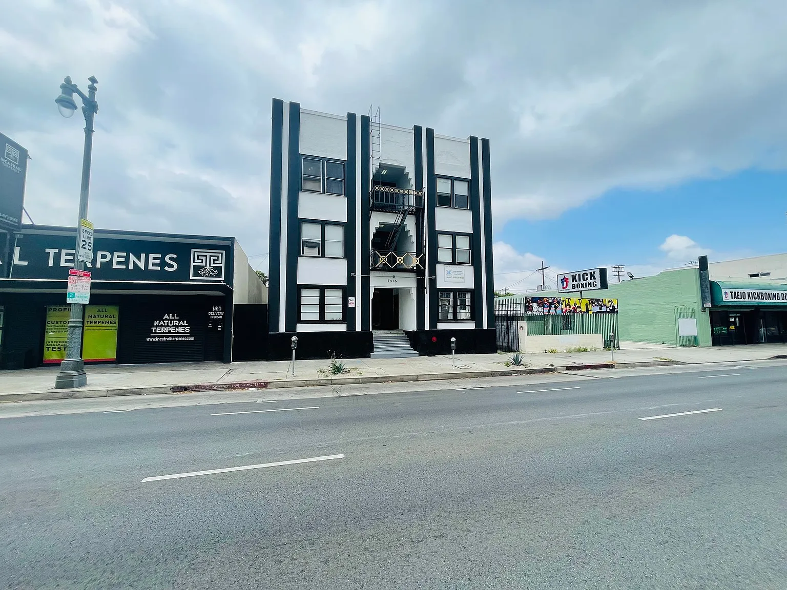 The Ritz Apartments — Photo 3