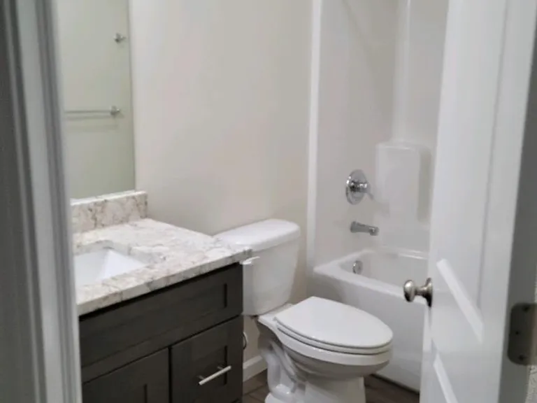 905 W Estate Dr — Photo 10
