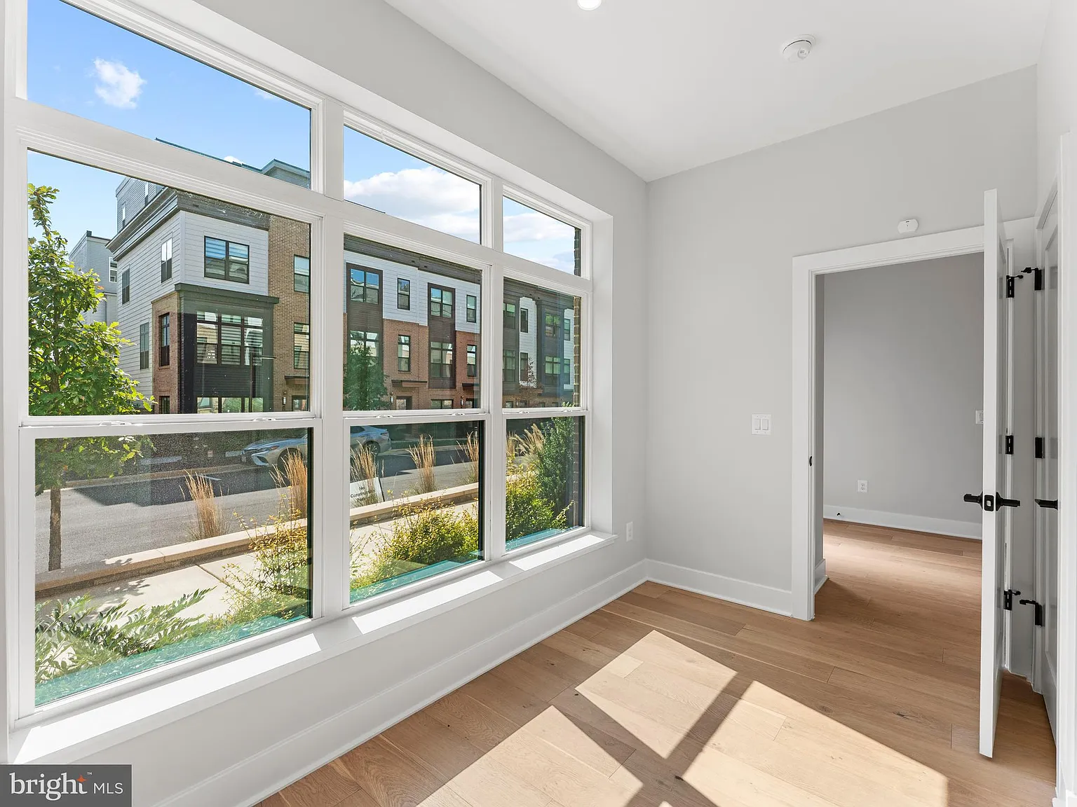 4 bed, 4.5 bath, 2404 sqft, $7,500 — Photo 4