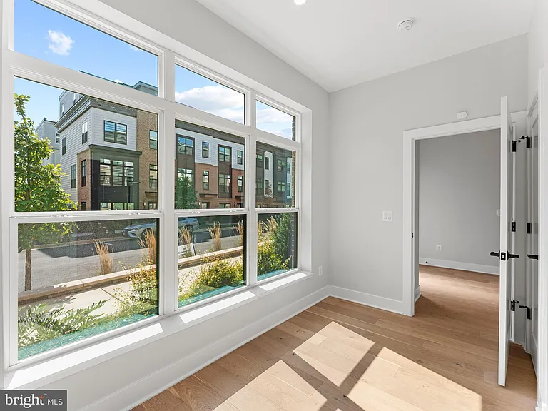 2015 Tysons Ridgeline Rd — Photo 4