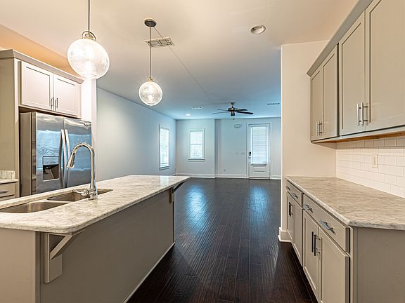 4th image of 716 Cottage Park Dr