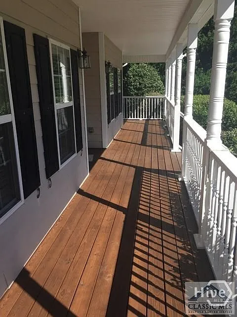5 bed, 3.5 bath, 3756 sqft, $2,800 — Photo 2