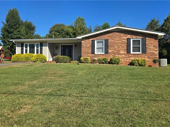 147 Michael Dr, Dobson, NC 27017