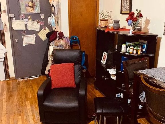 4th image of 556 Wilson Ave #5