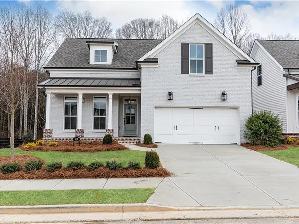 879 Eastman Ct, Hoschton, GA 30548