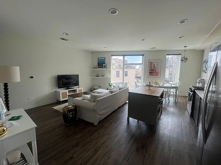 1045 W Cornelia — Photo 25