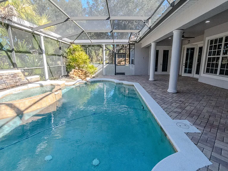 8122 Whitford Ct — Photo 17