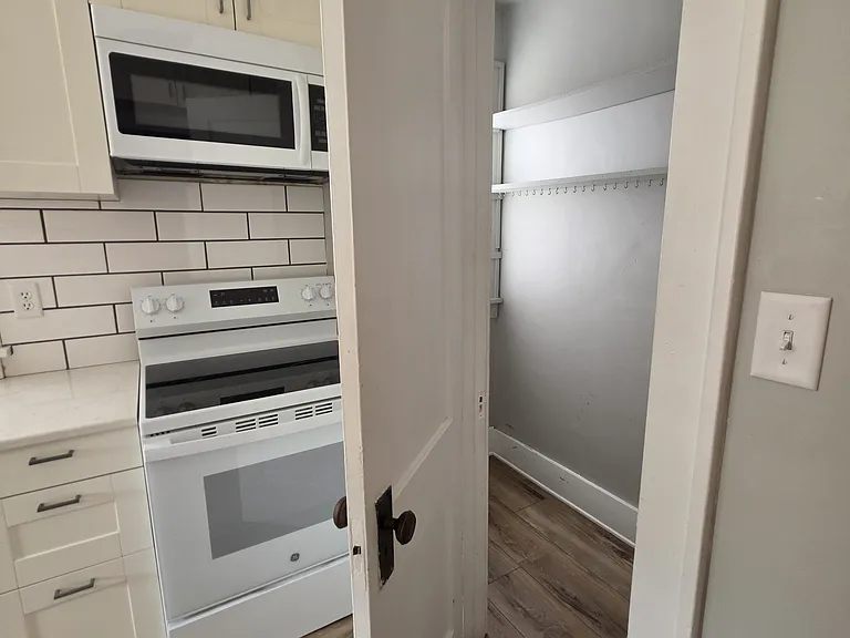 4562 Charles St — Photo 6