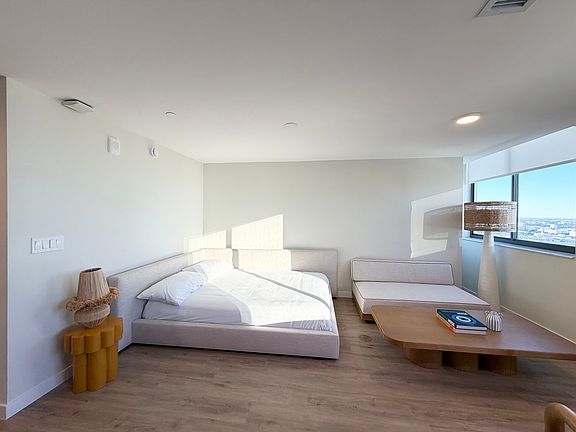 2nd image of 532 N Miami Ave #4