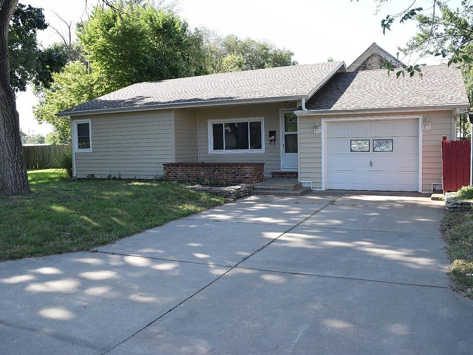 1st image of 402 NE 15th St