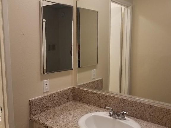 3rd image of 5851 Hazeltine Ave APT 212