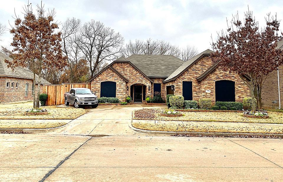 1st image of 1148 Lakeside Dr