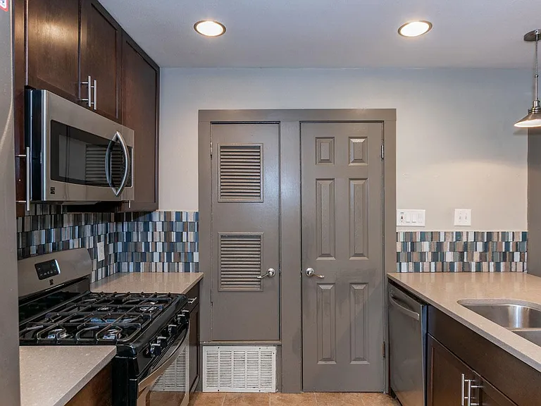 1506 Rockdale Cir #B — Photo 8