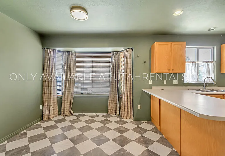 1328 S 1550 E — Photo 5