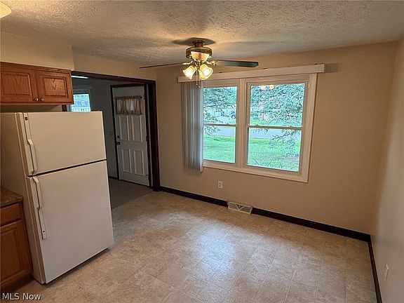 5th image of 2902 Thackeray Ave NW