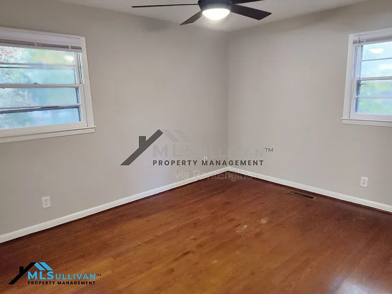 1521 Euclid Rd — Photo 13