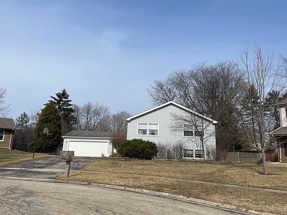 2nd image of 590 Ivy Ct
