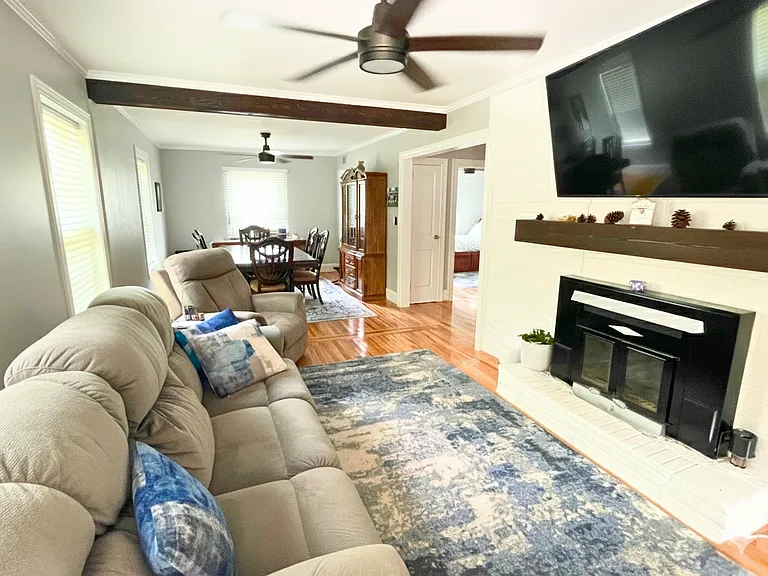 1429 Lyon Ct — Photo 3