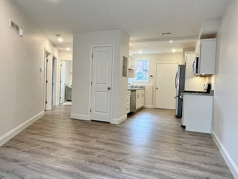 219 Waterman St — Photo 26