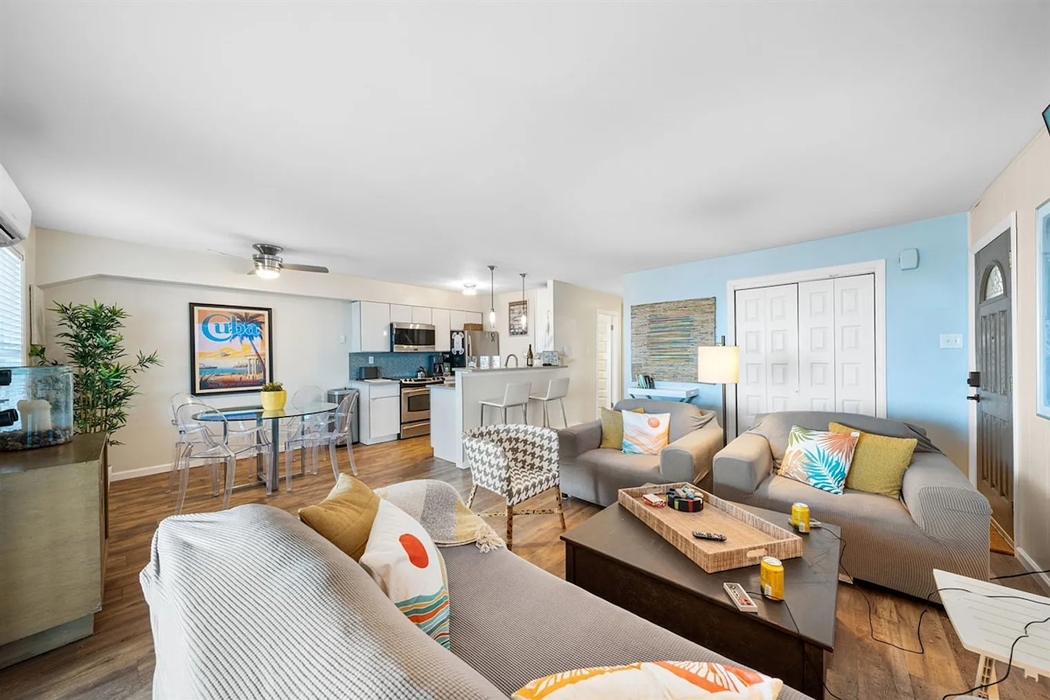 2 bed, 1.0 bath, $8,204 — Photo 1