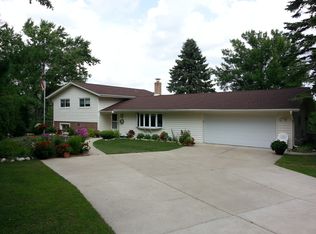 6352 Hilltop Dr, Allenton, WI 53002