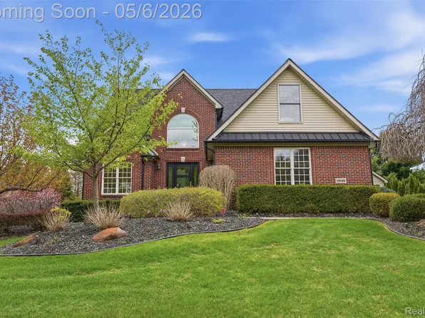 9648 Mohican Ct, Pinckney, MI 48169