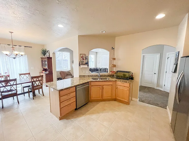 5370 N Chestnut St — Photo 24