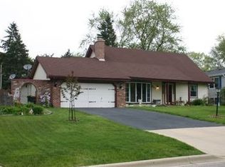 317 Arapahoe Trl, Carol Stream, IL 60188