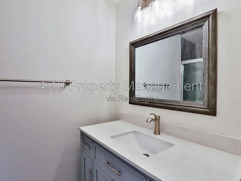 4230 E Woodland Dr — Photo 12