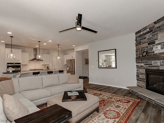 4th image of 8061 Cotswold Dr