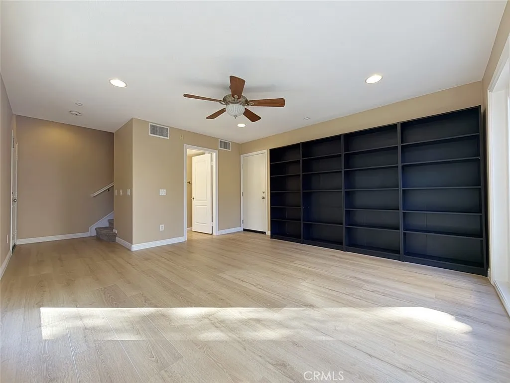 3 bed, 3.5 bath, 1595 sqft, $4,200 — Photo 4
